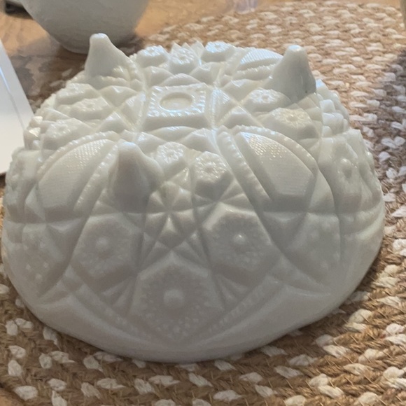 VINTAGE KEMPLE MILK GLASS BOWL HOBSTAR FINECUT SCALLOPED RIM 7” - Picture 5 of 7